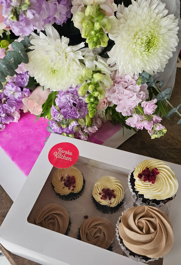 Bouquet with 6 Cupcakes